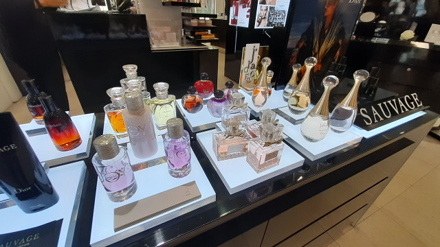 History Of Dior Perfumes - shop display